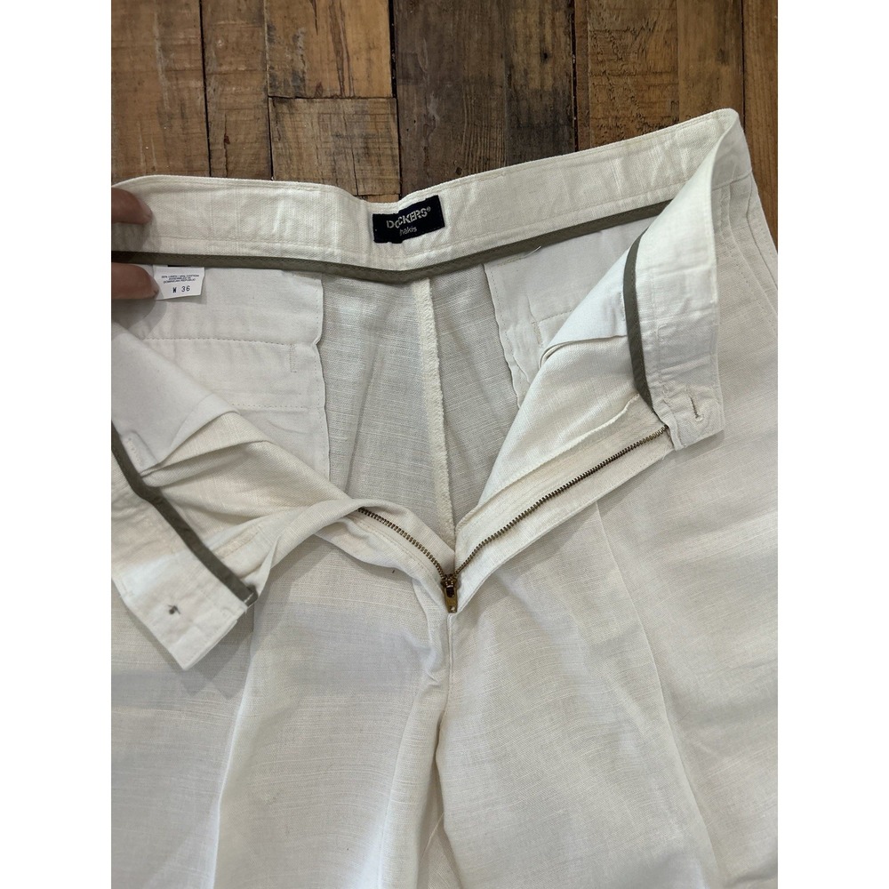 Dockers White Pleated Linen-Blend Hybrid Shorts, vacation, summer, preppy - Picture 3 of 4